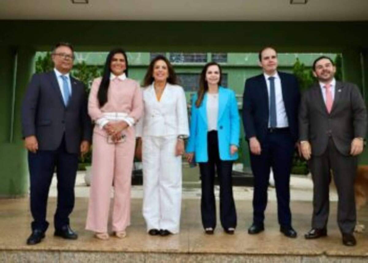 Ao lado da primeira-dama do TO, senadora Professora Dorinha conhece programas sociais de Goiás