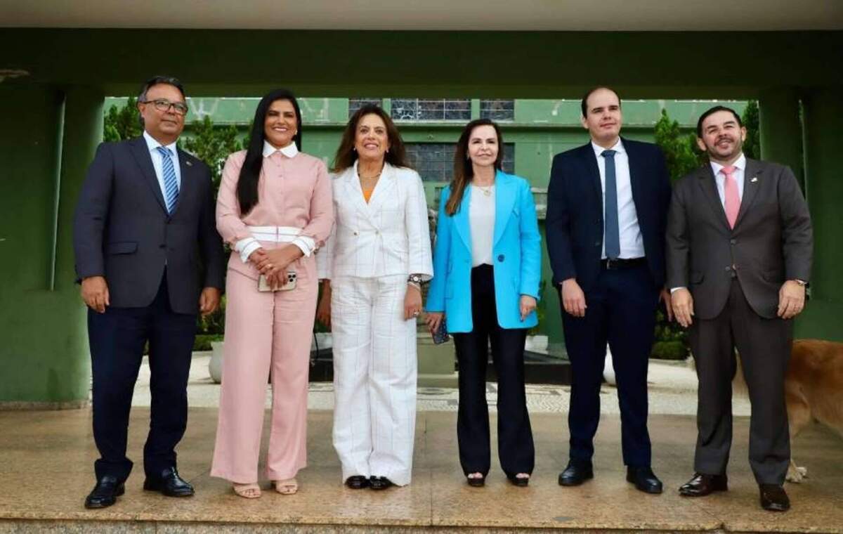 Ao lado da primeira-dama do TO, senadora Professora Dorinha conhece programas sociais de Goiás