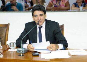 Fevereiro Roxo Professor Júnior Geo é autor da Lei que institui a Política de Proteção dos Direitos da Pessoa com Fibromialgia no Tocantins