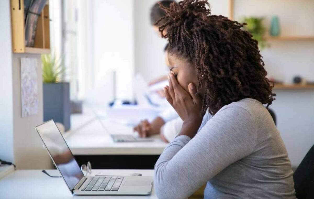 Pesquisa aponta que aproximadamente 30% dos brasileiros são vítimas da Síndrome de Burnout